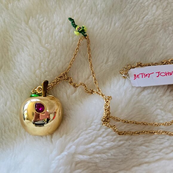 Betsy Johnson GOLD APPLE NECKLACE - Picture 3 of 12